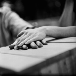 zwei Hände die sich berühren